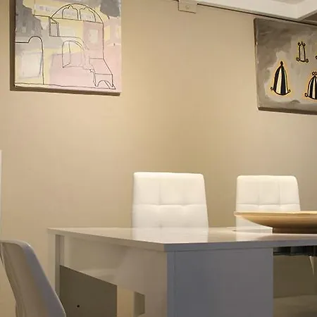 Apartaments Travessera-Parc Gueell